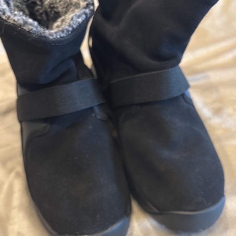 Nike Black Winter Boots with Plush Lining - Picture 7 of 8